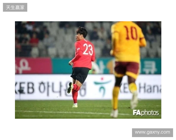 媒体人:U17国脚张伯霖接近加盟湖北星辉,玉昆也曾向球员报价 媒体人:U17国脚张伯霖接近加盟湖北星辉,玉昆也曾向球员报价